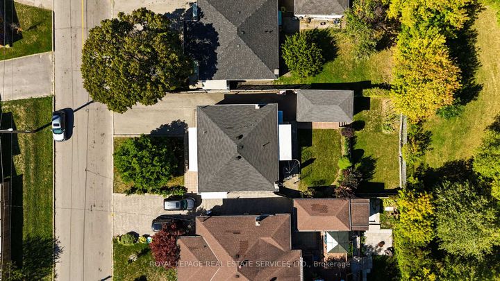 Photo 3 at 18 Langholm Drive, CFB, Toronto