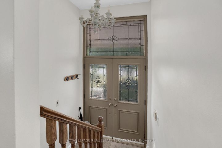Photo 6 at 18 Langholm Drive, CFB, Toronto