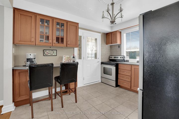 Photo 12 at 18 Langholm Drive, CFB, Toronto