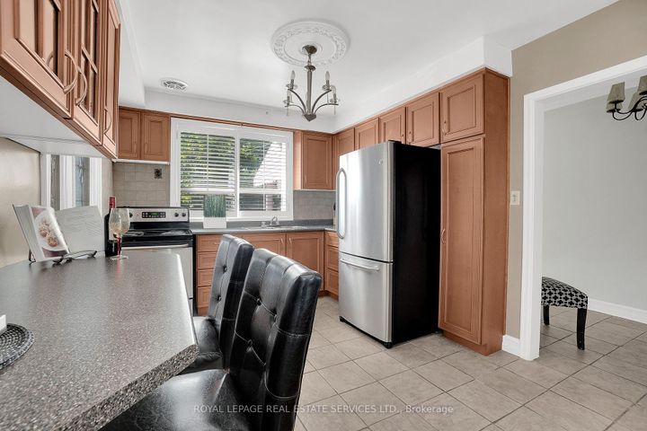 Photo 13 at 18 Langholm Drive, CFB, Toronto