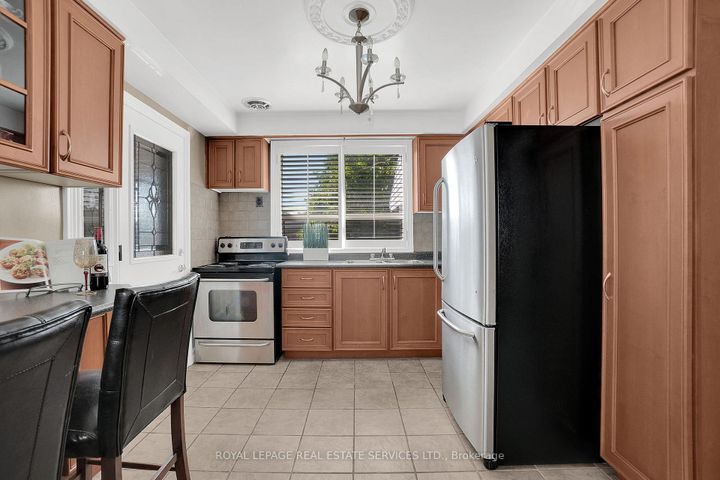 Photo 14 at 18 Langholm Drive, CFB, Toronto