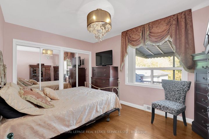Photo 15 at 18 Langholm Drive, CFB, Toronto