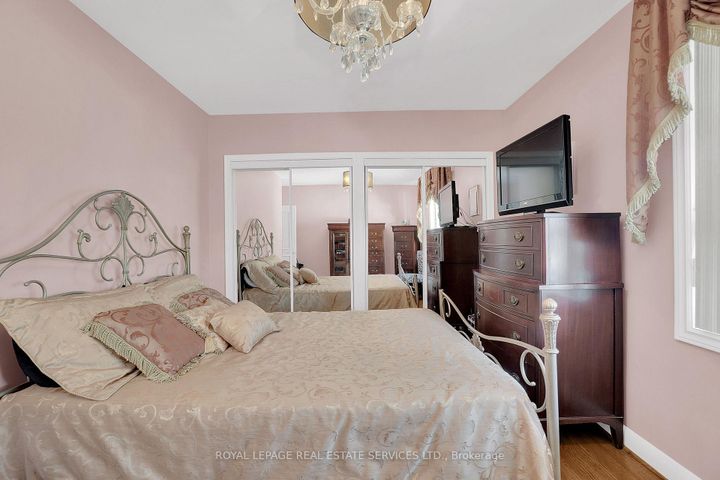Photo 16 at 18 Langholm Drive, CFB, Toronto