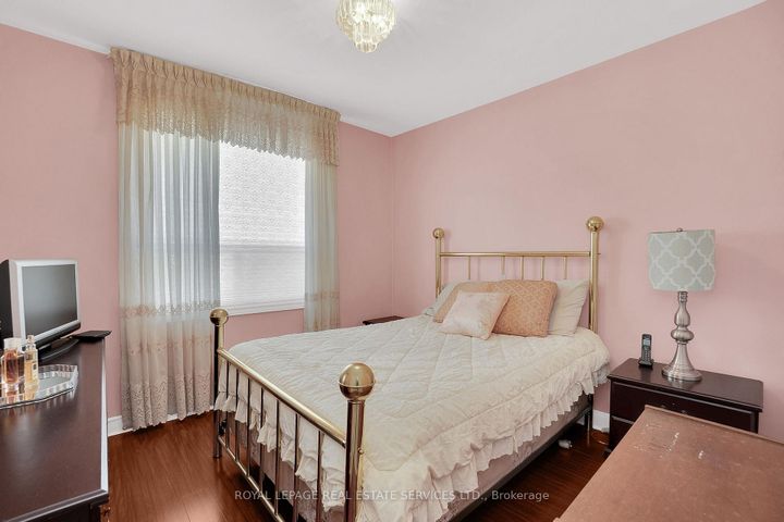 Photo 17 at 18 Langholm Drive, CFB, Toronto