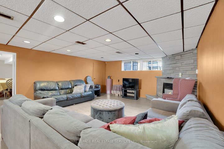 Photo 20 at 18 Langholm Drive, CFB, Toronto