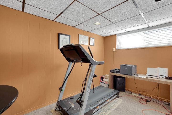 Photo 25 at 18 Langholm Drive, CFB, Toronto