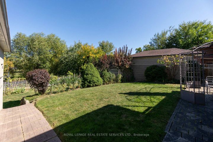 Photo 30 at 18 Langholm Drive, CFB, Toronto