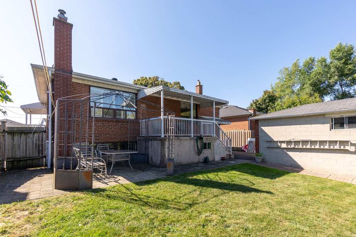 Photo 31 at 18 Langholm Drive, CFB, Toronto