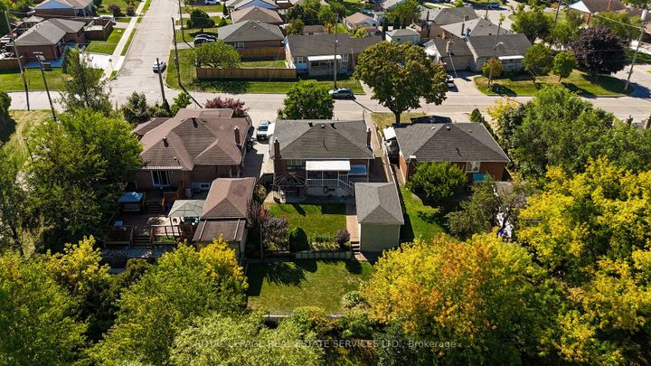 Photo 32 at 18 Langholm Drive, CFB, Toronto