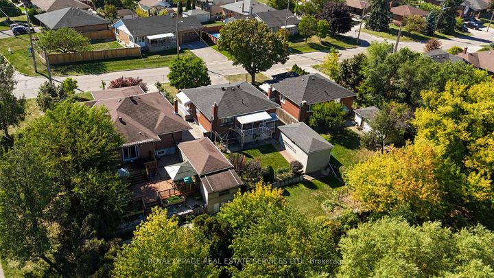 Photo 33 at 18 Langholm Drive, CFB, Toronto