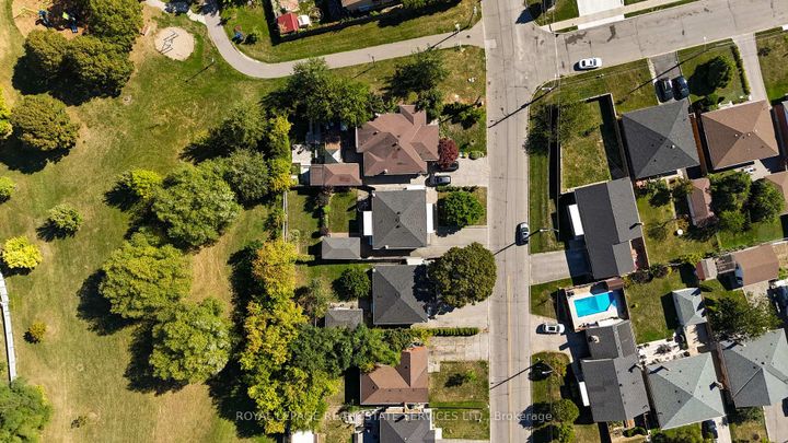 Photo 35 at 18 Langholm Drive, CFB, Toronto