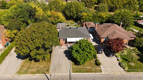Photo 2 at 18 Langholm Drive, CFB, Toronto