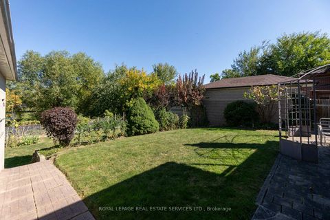 Photo 30 at 18 Langholm Drive, CFB, Toronto