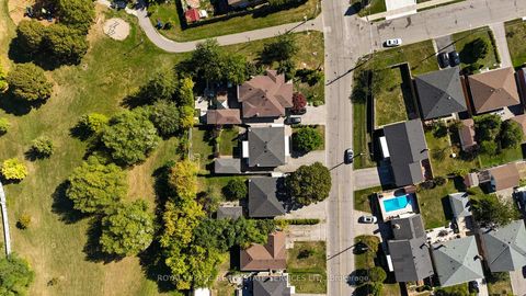 Photo 35 at 18 Langholm Drive, CFB, Toronto