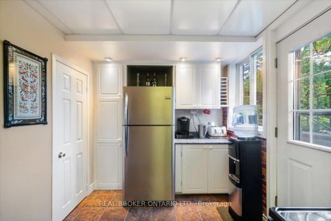 Photo 3 at 931 Bayview Avenue, Downtown Whitby, Whitby