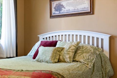 Photo 20 at 931 Bayview Avenue, Downtown Whitby, Whitby