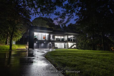 Photo 3 at 350 Kingscross Drive, King City, King