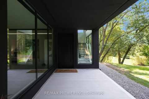 Photo 4 at 350 Kingscross Drive, King City, King