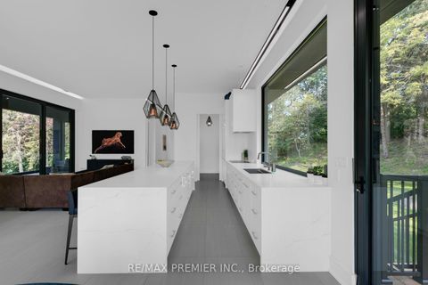Photo 9 at 350 Kingscross Drive, King City, King