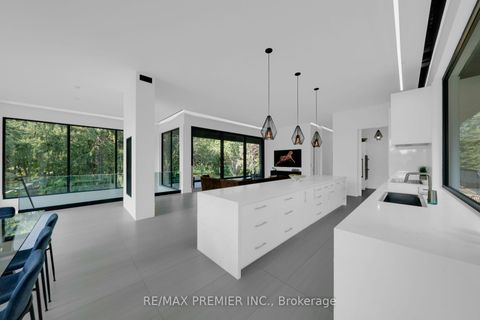 Photo 10 at 350 Kingscross Drive, King City, King