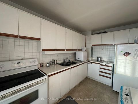 Photo 5 at 605 - 725 Don Mills Road, Flemingdon Park, Toronto