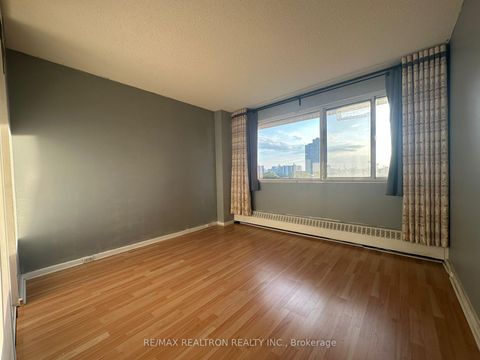 Photo 7 at 605 - 725 Don Mills Road, Flemingdon Park, Toronto