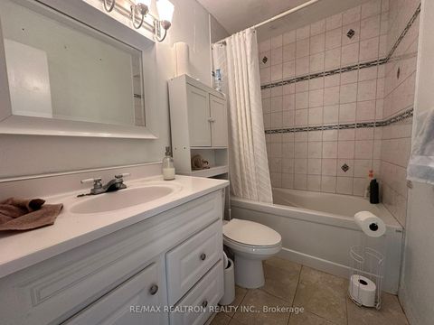 Photo 8 at 605 - 725 Don Mills Road, Flemingdon Park, Toronto