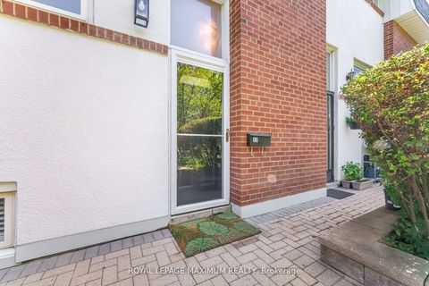 Photo 4 at 17 - 90 George Henry Boulevard, Henry Farm, Toronto