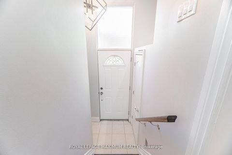 Photo 5 at 17 - 90 George Henry Boulevard, Henry Farm, Toronto