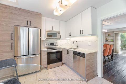 Photo 9 at 17 - 90 George Henry Boulevard, Henry Farm, Toronto