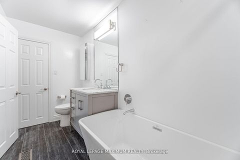 Photo 24 at 17 - 90 George Henry Boulevard, Henry Farm, Toronto