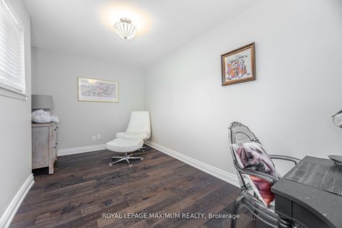 Photo 25 at 17 - 90 George Henry Boulevard, Henry Farm, Toronto