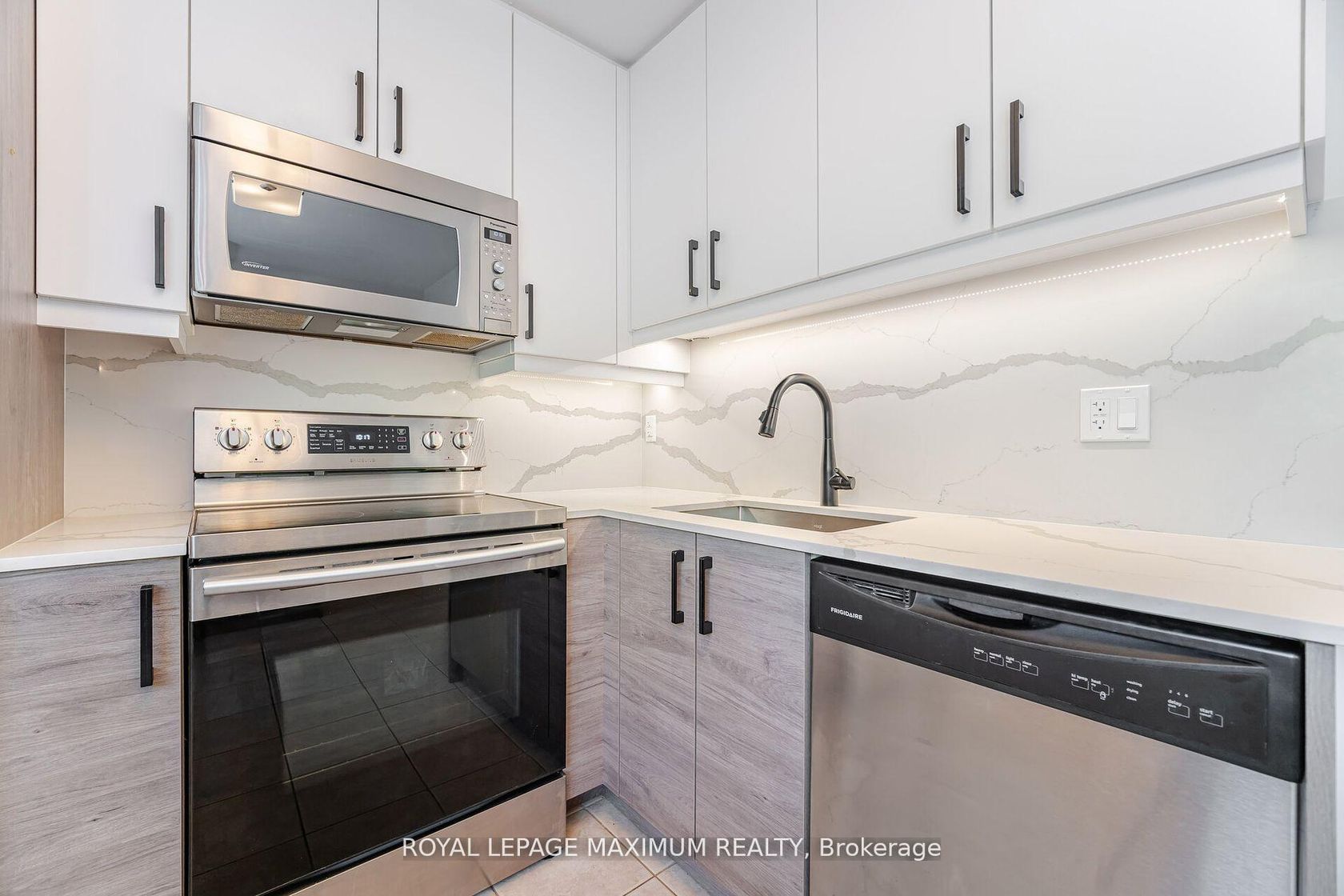 17 - 90 George Henry Boulevard, Henry Farm, Toronto 