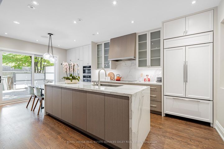 Photo 11 at 9 Lynwood Avenue, Casa Loma, Toronto