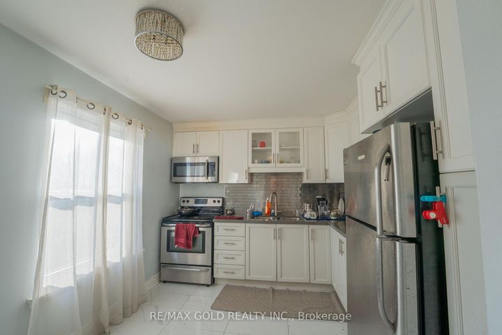 Photo 10 at 107 - 900 Central Park Drive, Northgate, Brampton