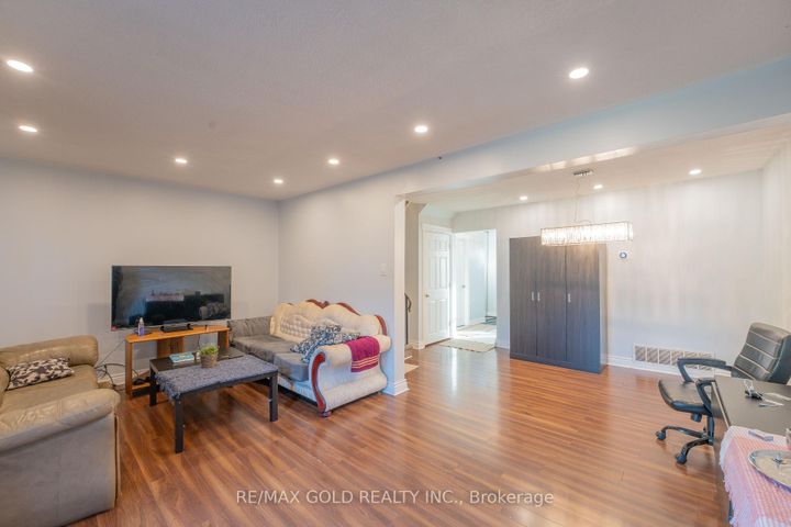 Photo 13 at 107 - 900 Central Park Drive, Northgate, Brampton