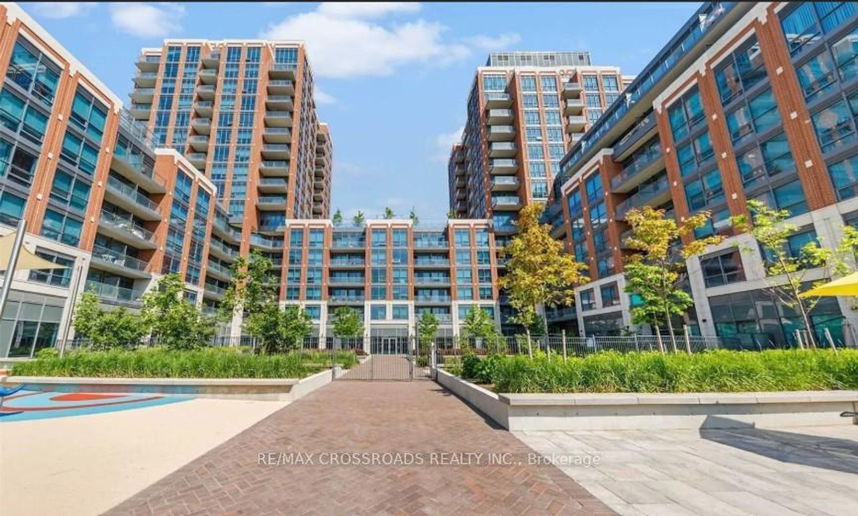 1306 - 31 Tippett Road, Clanton Park, Toronto by Loree Meneguzzi Real Estate 1306 - 31 Tippett Road, Clanton Park, Toronto
