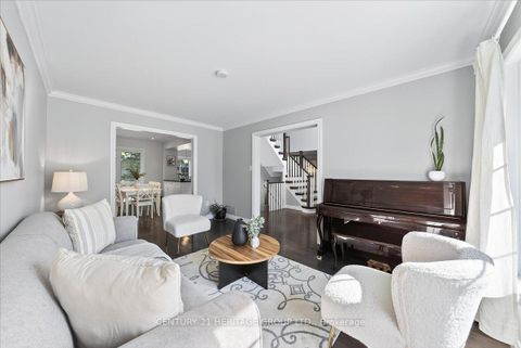 Photo 7 at 76 Attridge Drive, Aurora Village, Aurora