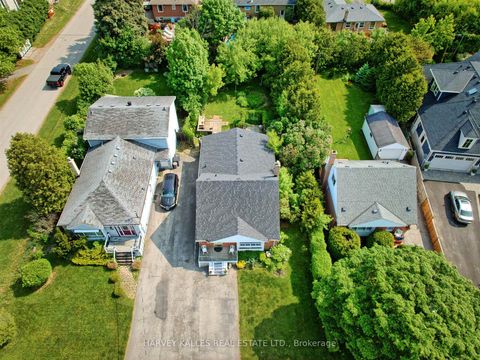 Photo 2 at 247 Jennings Crescent, BR Bronte, Oakville