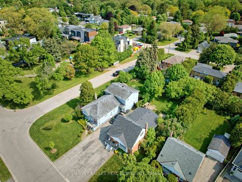 Photo 3 at 247 Jennings Crescent, BR Bronte, Oakville