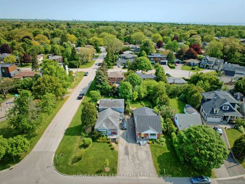 Photo 4 at 247 Jennings Crescent, BR Bronte, Oakville
