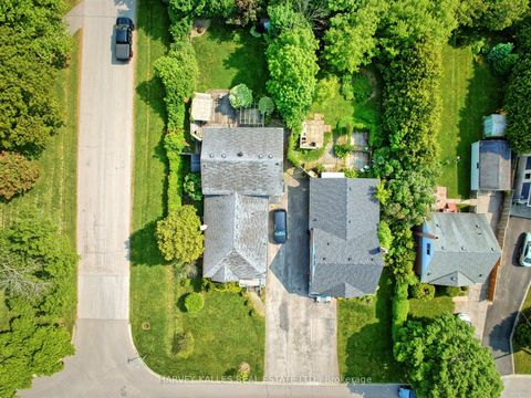 Photo 9 at 247 Jennings Crescent, BR Bronte, Oakville