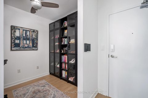 Photo 4 at 901-UNF - 5 Mariner Terrace, Waterfront Communities C1, Toronto