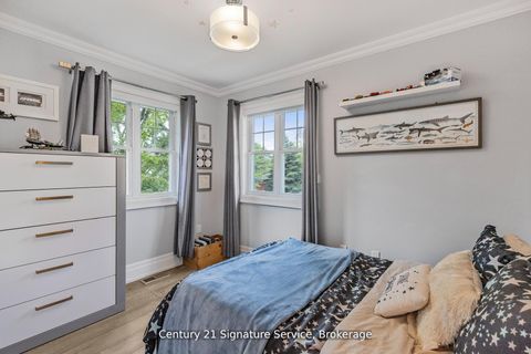 Photo 14 at 33 McIntosh Avenue, Queensway, Toronto