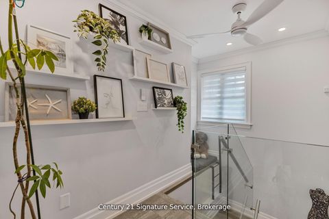 Photo 15 at 33 McIntosh Avenue, Queensway, Toronto
