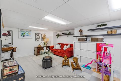 Photo 17 at 33 McIntosh Avenue, Queensway, Toronto