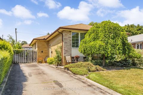 Photo 2 at 6 Joshua Avenue, Clairville, Toronto