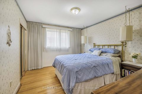 Photo 13 at 6 Joshua Avenue, Clairville, Toronto