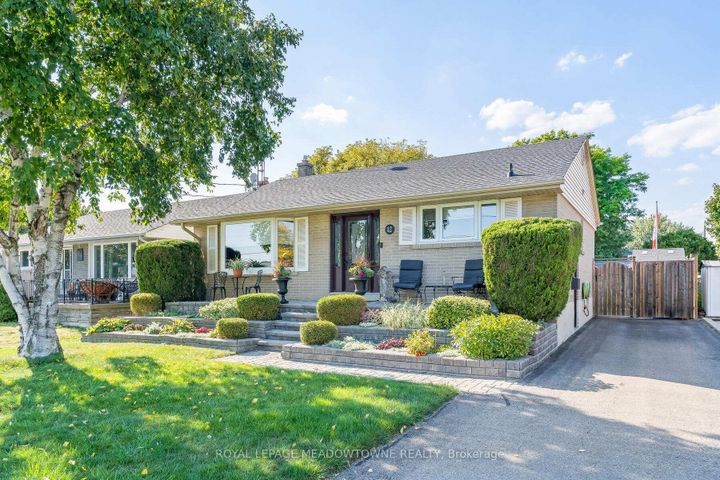 Photo 2 at 12 Sargent Road, Georgetown, Halton Hills