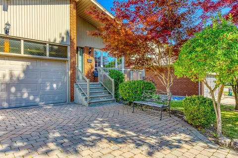 Photo 2 at 6 Sunvale Drive, Richview, Toronto